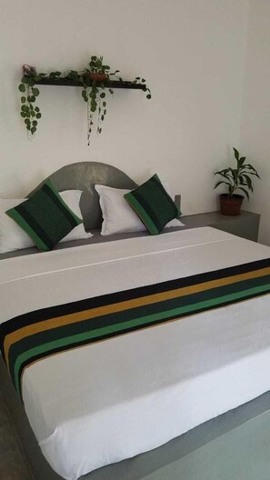 Quarto casal luxo | Cortinas blackout, ferros/tábuas de passar roupa, Wi-Fi de cortesia