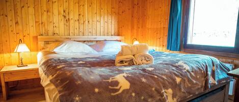 9 habitaciones, tabla de planchar con plancha y cuna de viaje