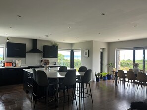 Dining - Beautiful home with sea views in Galway (Galway)