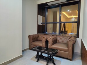 Deluxe Room | Living area