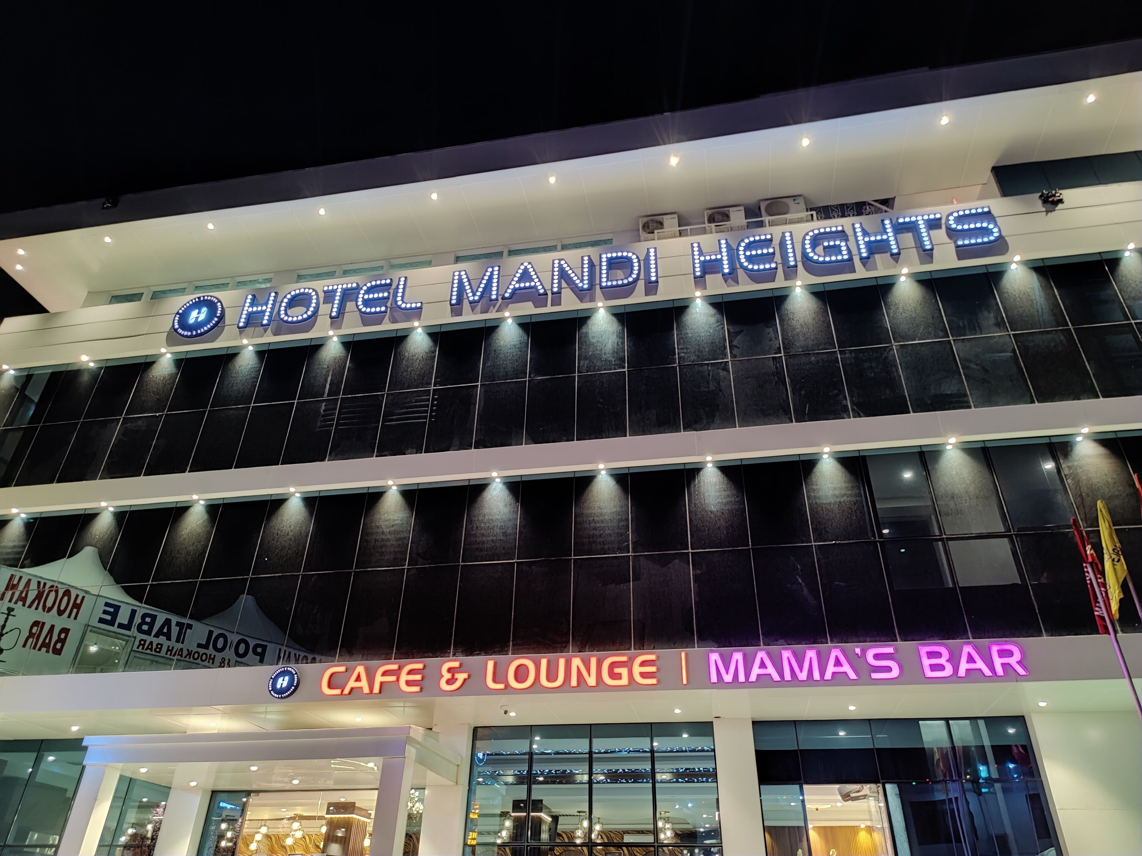 Hotel Mandi Heights with a Cafe & Lounge and Mama's Bar.