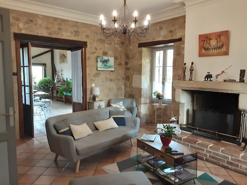 Maison de Campagne au Bord de la Rivière, Face au Château de Duras