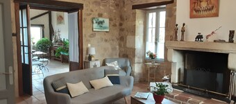 Maison de Campagne au Bord de la Rivière, Face au Château de Duras