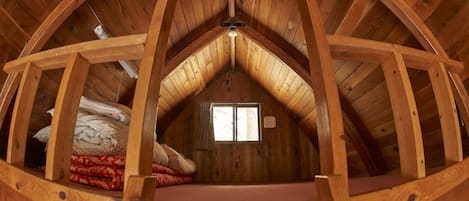 Family Cottage | 4 bedrooms, desk, free WiFi, bed sheets