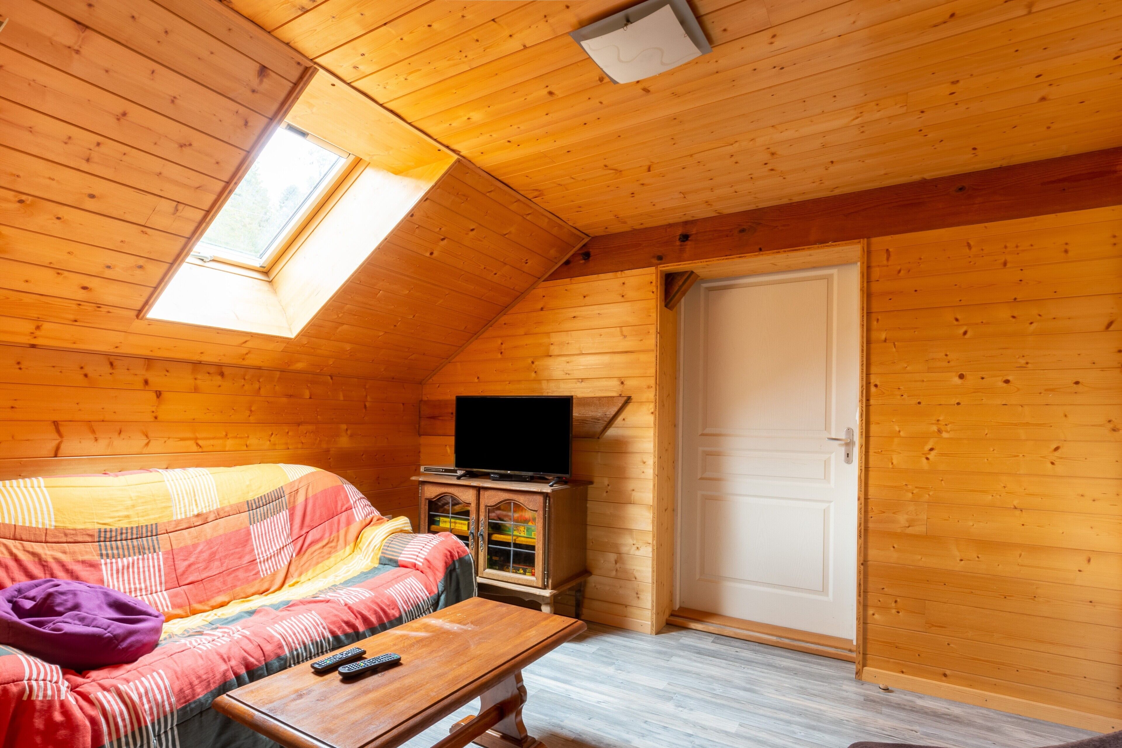 Tv, dvd-afspiller, stereoanlæg