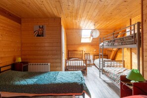 5 bedrooms, iron/ironing board - Comfortable Group Gîte in the Jura (La Chaux-du-Dombief)