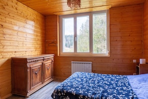 5 Schlafzimmer, Bügeleisen/Bügelbrett