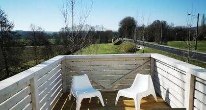 Apartment 'Activités Et Nature Appartement' with Private Terrace, Wi-Fi and Air Conditioning