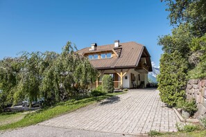 Exterior - Apartment 'Weingartnerhof Calendula' with mountain view, shared terrace and Wi-Fi (Jenesien)