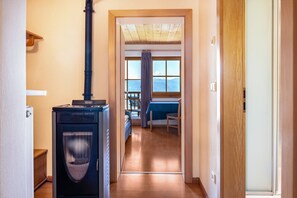 Interior - Apartment 'Weingartnerhof Calendula' with mountain view, shared terrace and Wi-Fi (Jenesien)