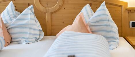 واي فاي مجانًا وملاءات أسرّة