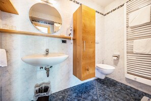 Doccia, asciugacapelli, asciugamani