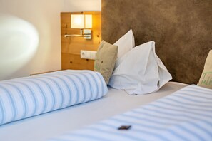 1 bedroom, free WiFi, bed sheets - Holiday Apartment "Talblick 4" with Mountain View, Garden and Wi-Fi (Lajen)