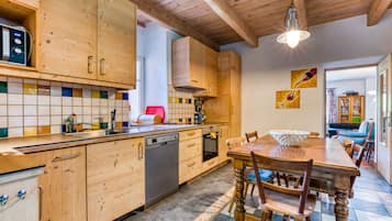 Micro-ondes, four, plaque de cuisson, grille-pain