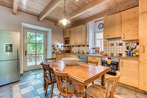 Microones, forn, placa de cuina i torradora 