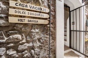 Interior - Holiday Apartment 'Dolce Soggiorno - Soldano' with Sea View, Terrace & Wi-Fi (Soldano)