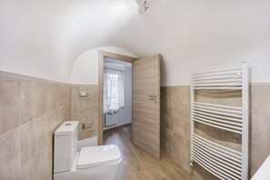 Dusch, hårtork och handdukar