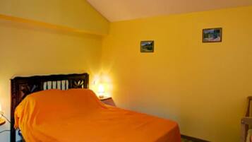 3 bedrooms, iron/ironing board, free WiFi