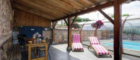 Lämmitetty uima-allas