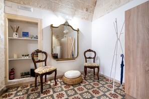 Interior - Holiday Apartment "Chiarina Rooms 2" with A/C und Wi-Fi (Polignano a mare)