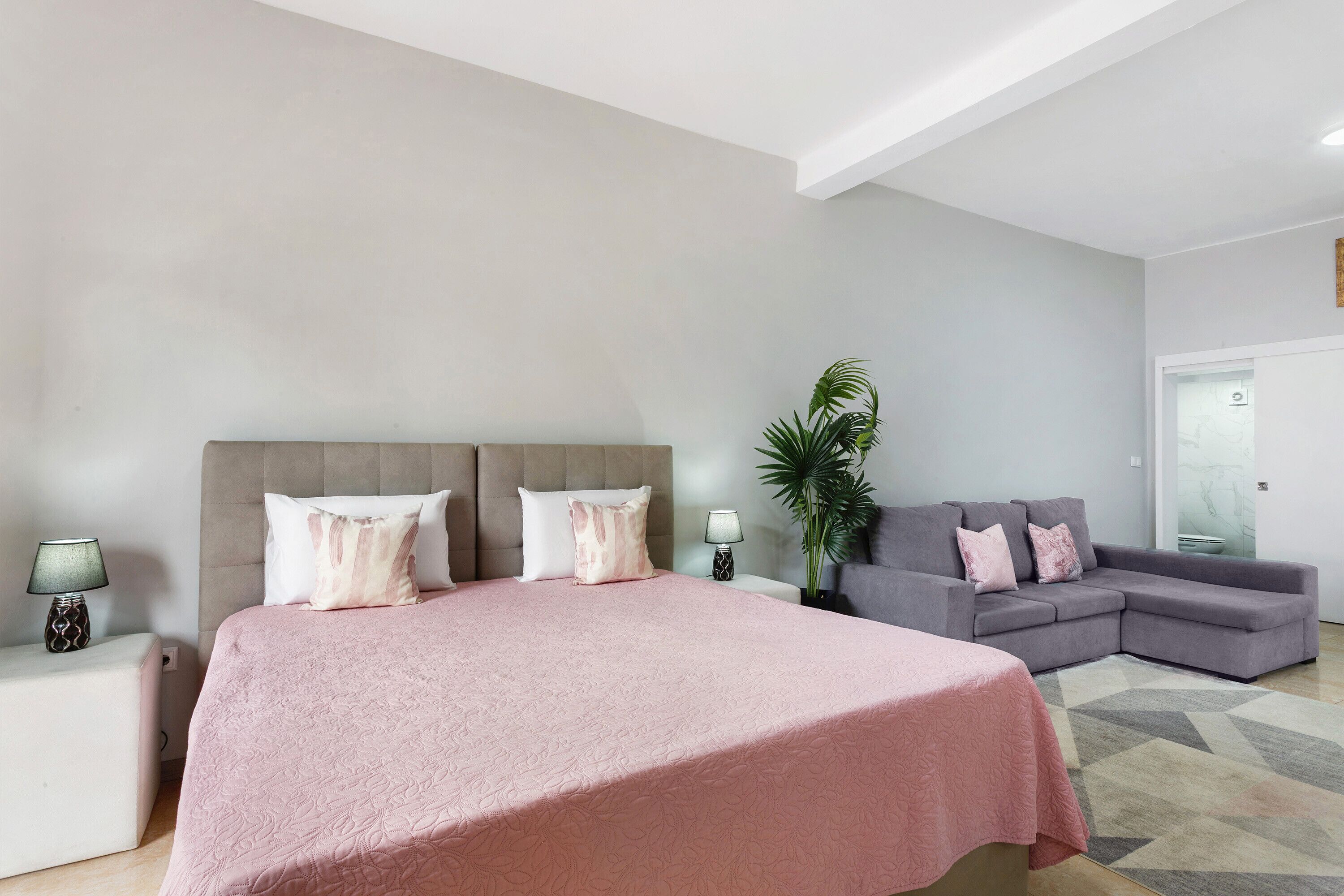 1 habitación, tabla de planchar con plancha, wifi gratis y ropa de cama 