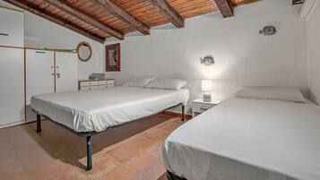 2 Schlafzimmer, Bügeleisen/Bügelbrett, Bettwäsche