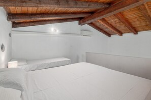2 bedrooms, iron/ironing board, bed sheets