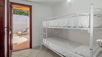 2 Schlafzimmer, Bügeleisen/Bügelbrett, Bettwäsche