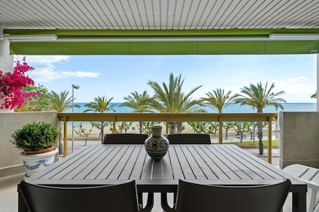 Outdoor dining. Apartment 'Pelicano' with Sea View, Wi-Fi and Air Conditioning