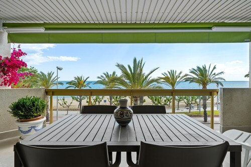 Apartment 'Pelicano' with Sea View, Wi-Fi and Air Conditioning
