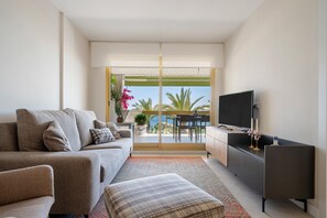 TV - Apartment 'Pelicano' with Sea View, Wi-Fi and Air Conditioning (Cambrils)