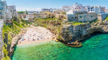 Una spiaggia nelle vicinanze