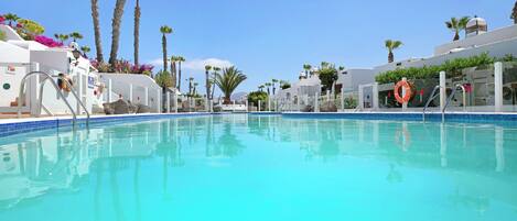 Een verwarmd zwembad