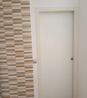 A white door with a silver handle and a small round lock. - Studio Apartment 'Torremolinos' with Shared Pool, Shared Garden & Wi-Fi (Málaga)