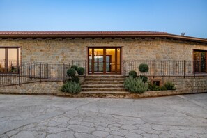 Exterior - Villa 'Arcaloro Resort' with Sea View, Shared Pool and Wi-Fi (Sant'Angelo di Brolo)