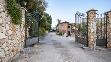 Enceinte de lâhĂ©bergement