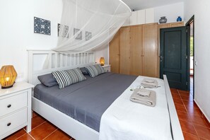 3 chambres, fer et planche à repasser, Wi-Fi gratuit, draps fournis