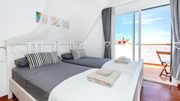 3 slaapkamers, een strijkplank/strijkijzer, gratis wifi, beddengoed