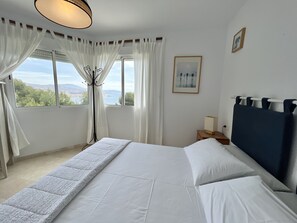 3 makuuhuonetta, silitysrauta/-lauta, ilmainen Wi-Fi, vuodevaatteet