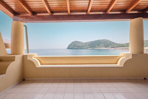 Property grounds - Villa 'Chiara' close to the Beach with Sea View & Terrace (Lipari)