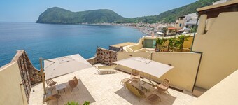 Villa 'Chiara' close to the Beach with Sea View & Terrace