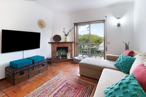 Télévision, cheminée