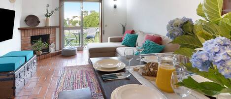 Televisión, chimenea