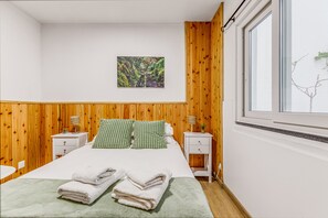 2 bedrooms, iron/ironing board, free WiFi, bed sheets - Apartment 'Casa Da Travessa Piso Térreo' with Private Terrace, Balcony and Wi-Fi (Horta)