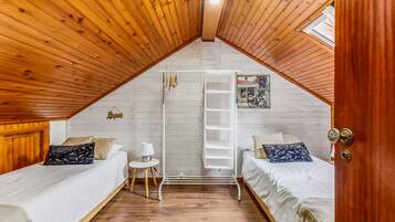 3 makuuhuonetta, silitysrauta/-lauta, ilmainen Wi-Fi, vuodevaatteet