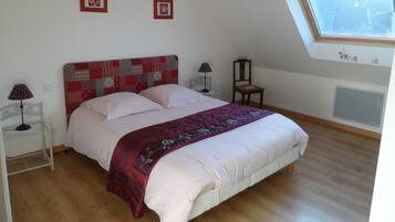 4 slaapkamers, een strijkplank/strijkijzer, gratis wifi, beddengoed