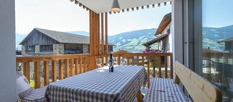 Apartment "Gass B" with Mountain View, Private Terrace & Wi-Fi