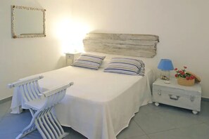 2 bedrooms, bed sheets