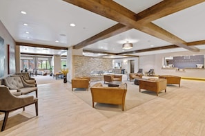Lobby - Saint James Place 329 (Avon)