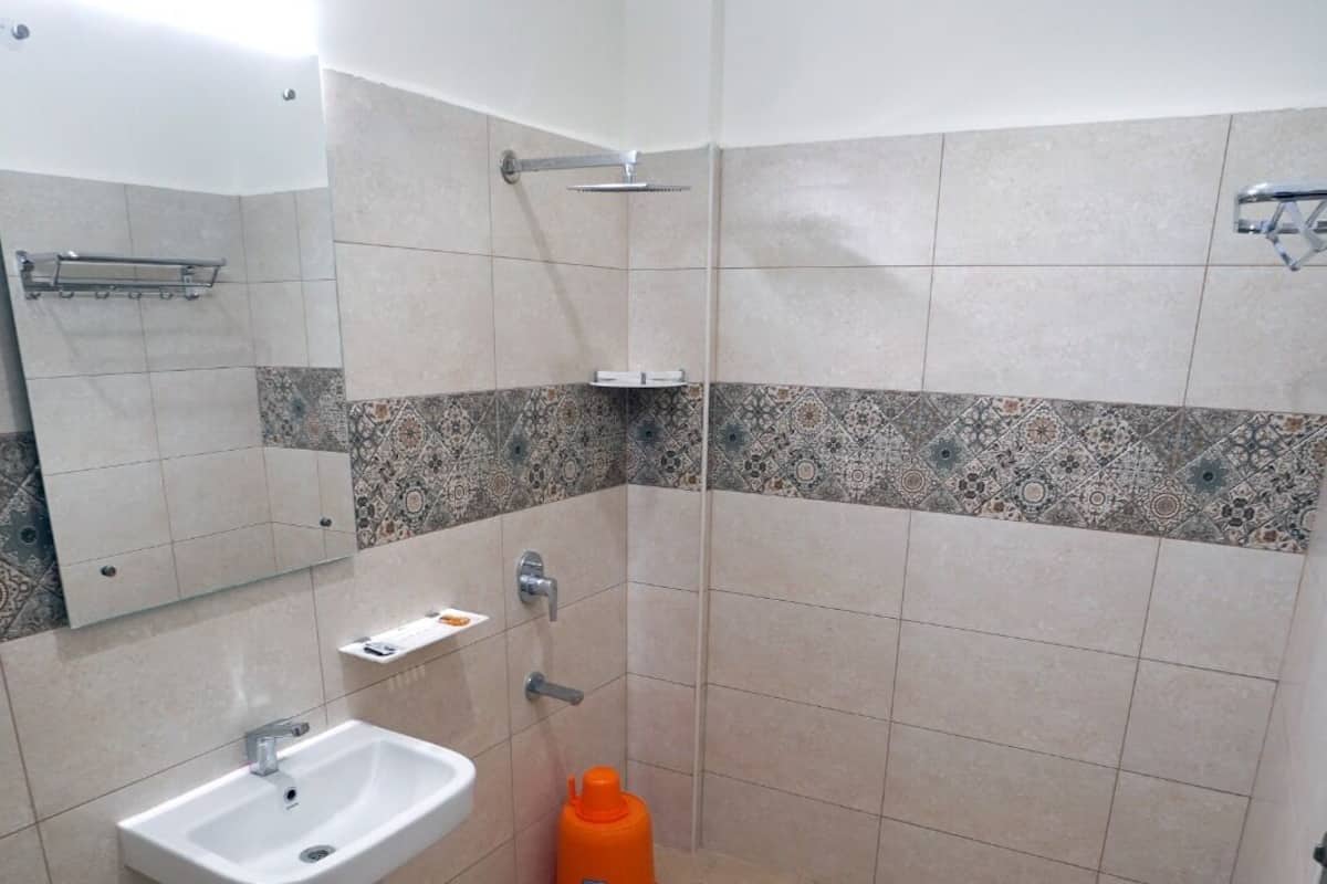 Standard-Doppelzimmer, Stadtblick | Badezimmer | Handtücher